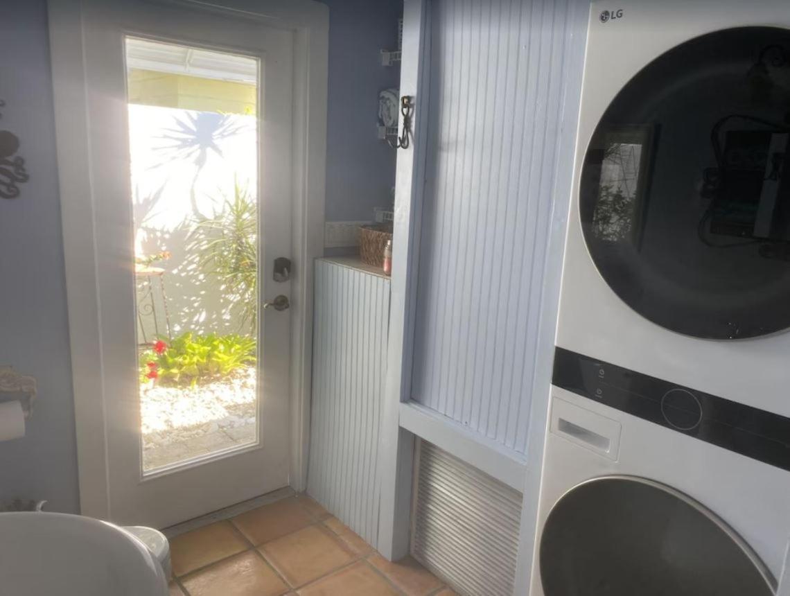 Pool/Waterfront Home 5 Min Walk To Siesta Key Village And Beach Exteriör bild
